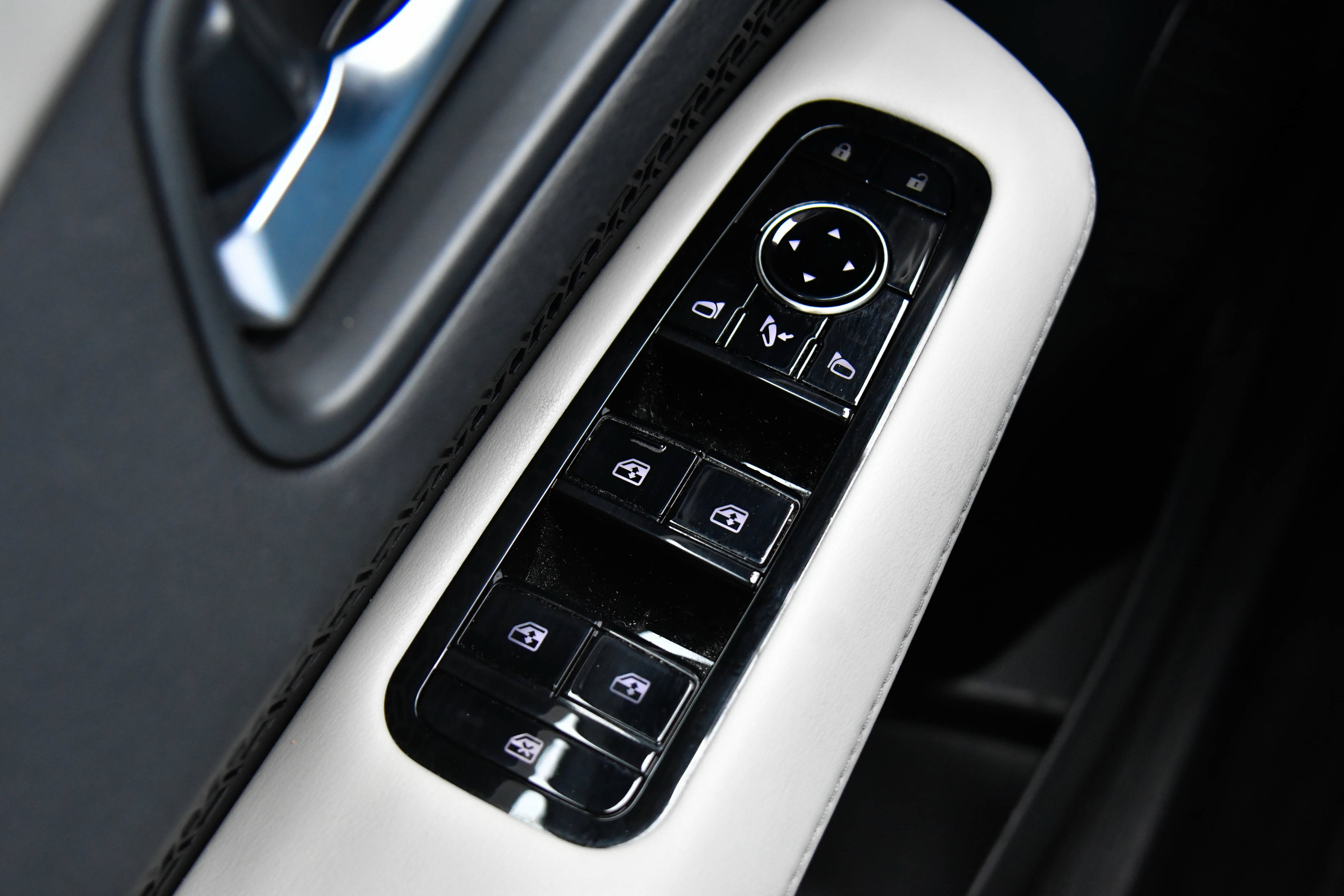 Used 2023 Nissan Ariya FWD image 38