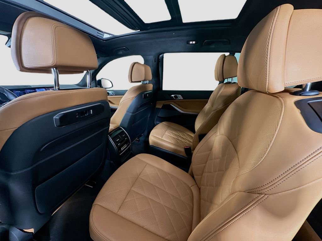 Used 2023 BMW X7 xDrive40i w/ Executive Package image 23
