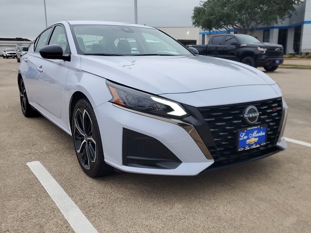 Used 2024 Nissan Altima 2.5 SR FWD image 3
