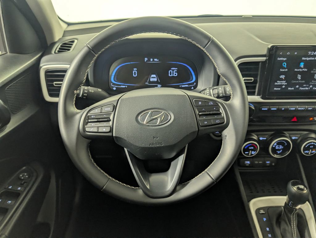 Used 2024 Hyundai Venue Limited image 16