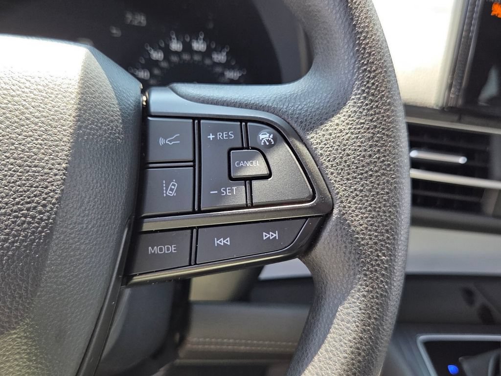 Certified 2025 Toyota Sienna LE FWD image 25
