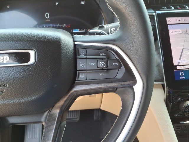 Used 2023 Jeep Grand Cherokee Limited w/ Luxury Tech Group II AWD/4WD image 17