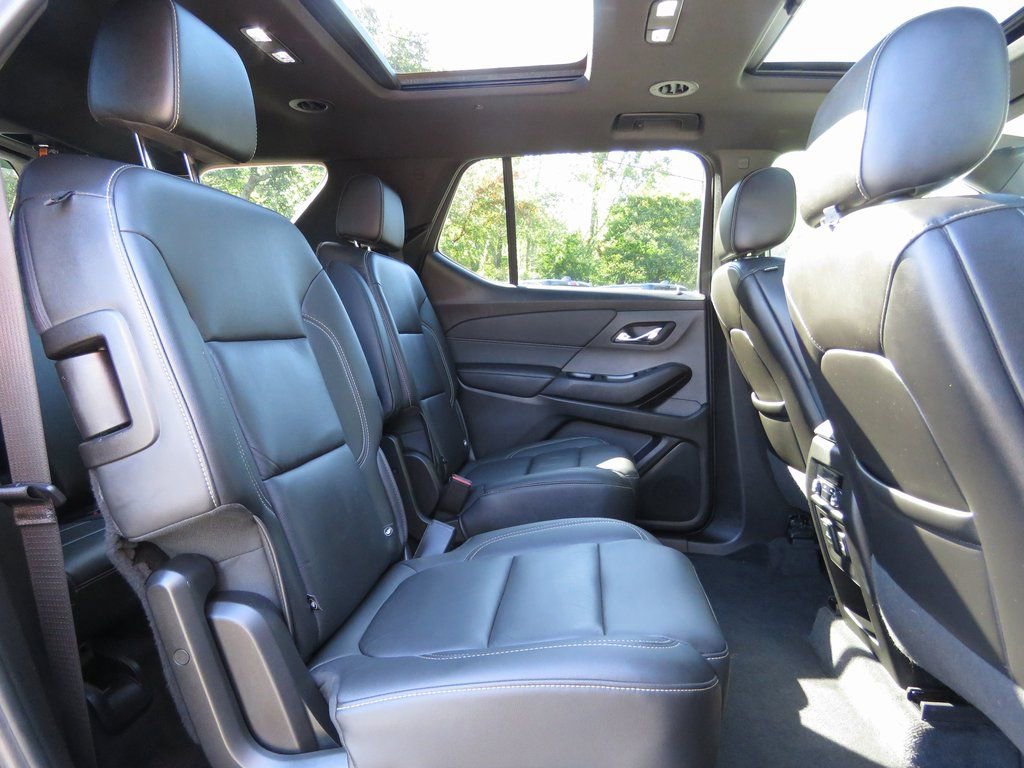 Used 2022 Chevrolet Traverse LT w/ LT Premium Package image 17