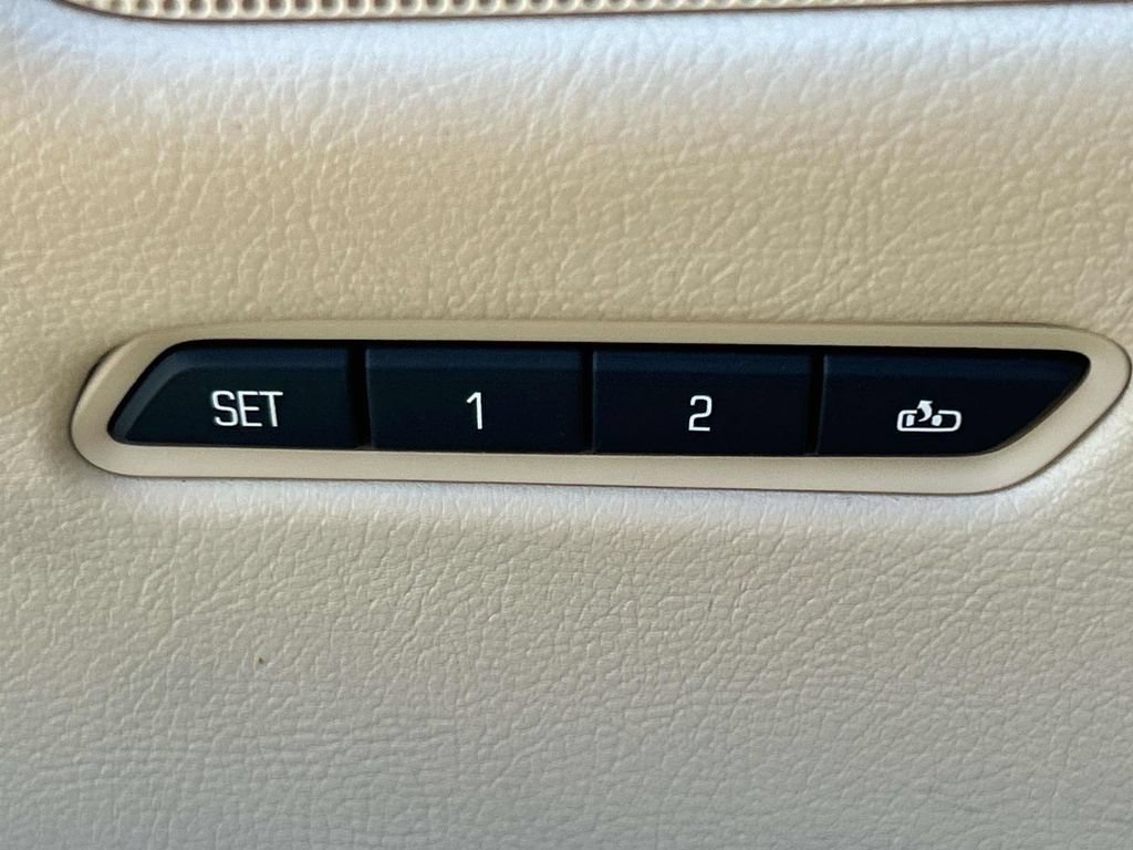 Used 2017 Cadillac XT5 Premium Luxury FWD image 31