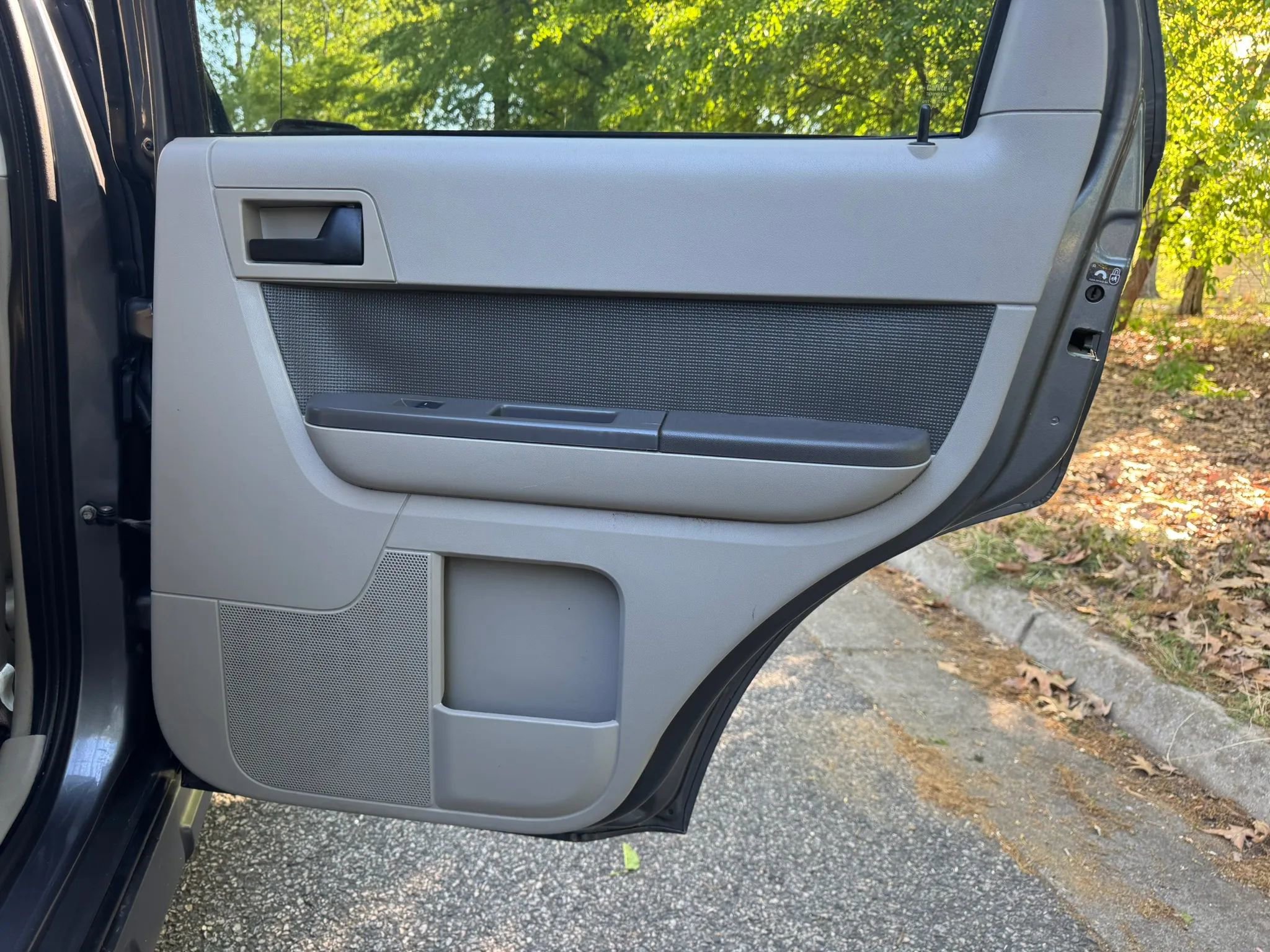 Used 2010 Ford Escape XLT FWD image 12