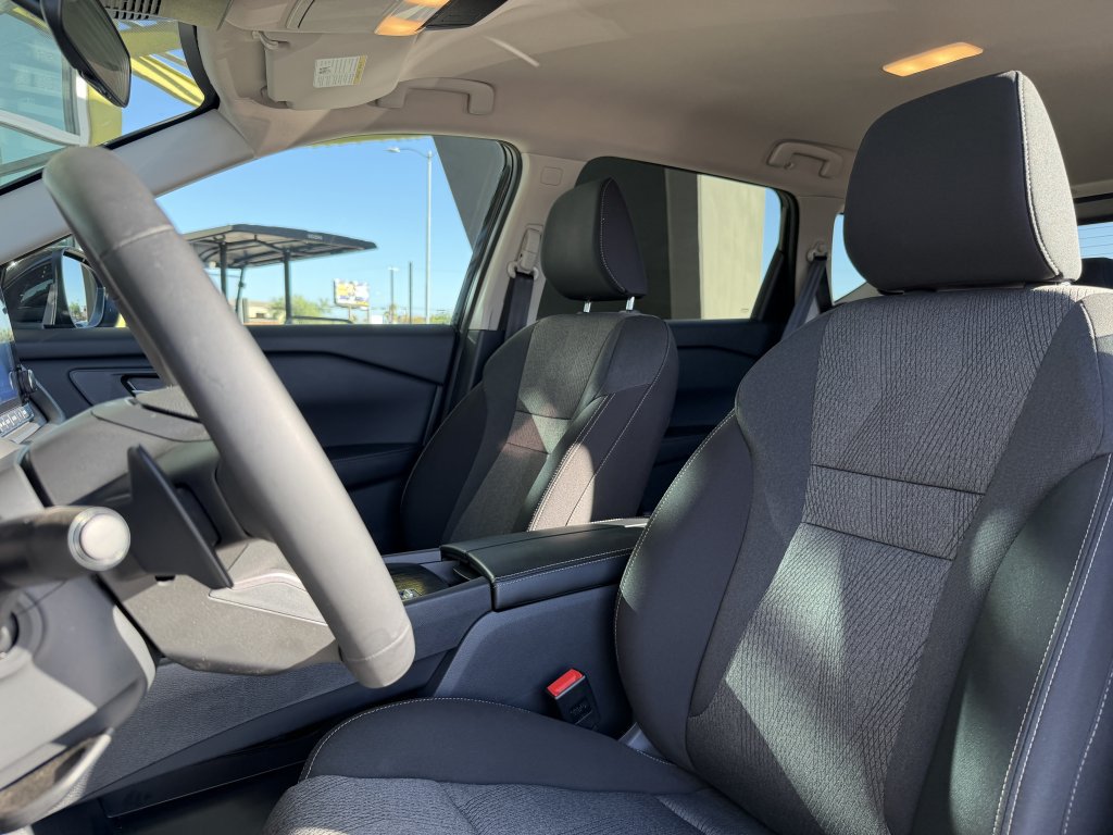 Used 2025 Nissan Rogue SV FWD image 31