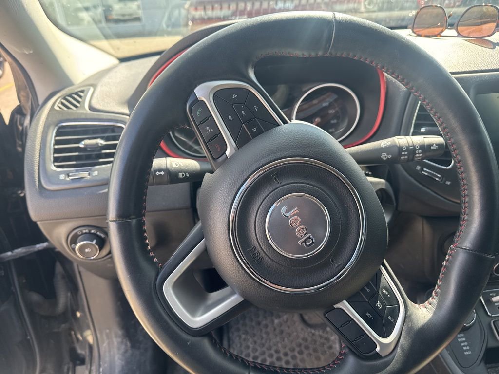 Used 2017 Jeep Compass Trailhawk w/ Leather Interior Group AWD/4WD image 14