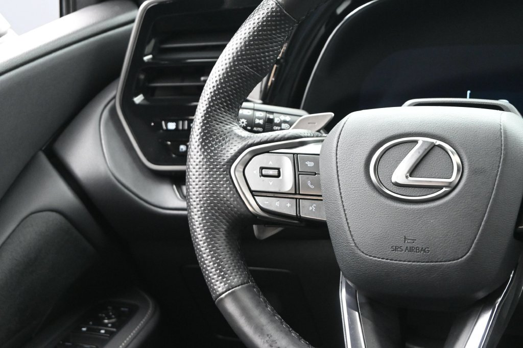 Used 2025 Lexus TX 500h AWD w/ Technology Package image 23