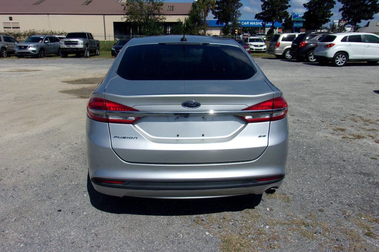 Used 2017 Ford Fusion SE image 6
