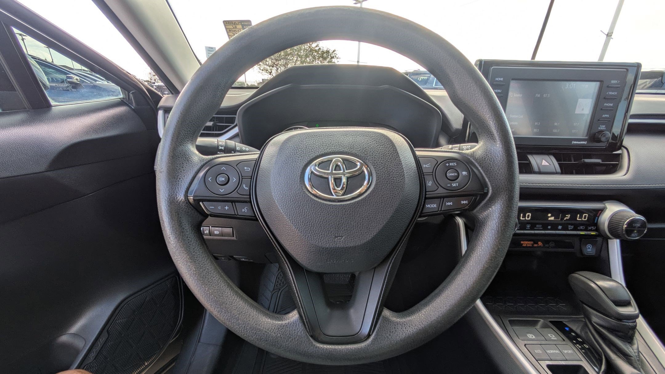 Used 2021 Toyota RAV4 XLE image 16