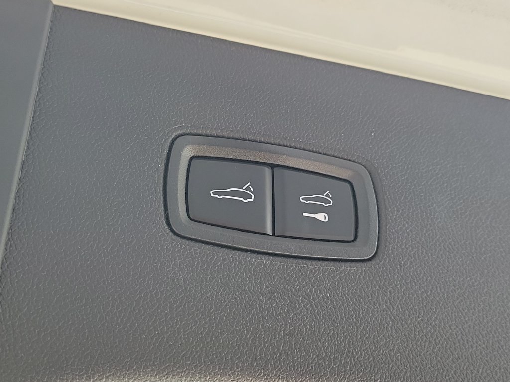 Certified 2026 Porsche Cayenne AWD/4WD image 18