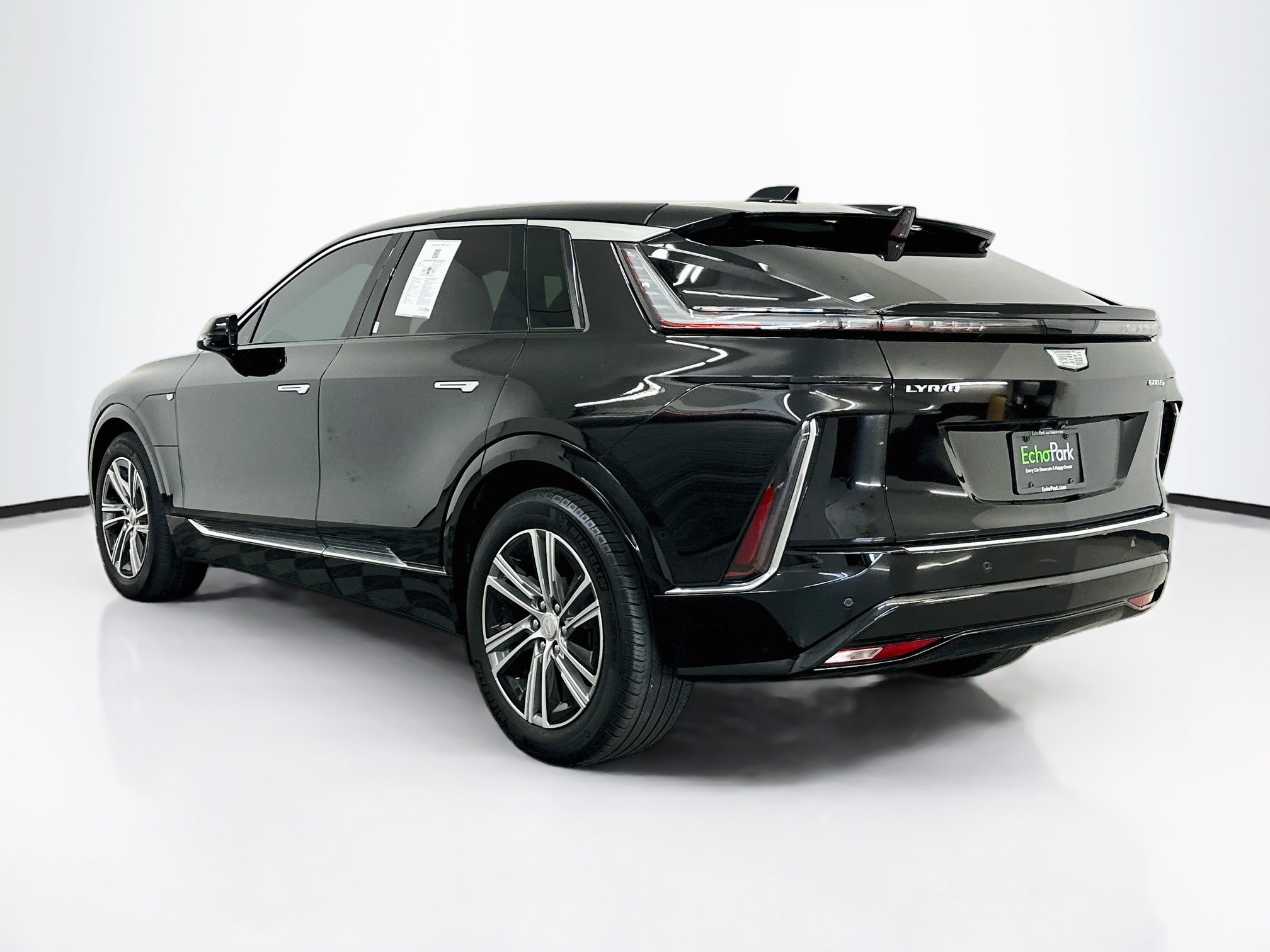 Used 2024 Cadillac Lyriq Luxury w/ LPO, Floor Liner Package AWD/4WD image 5