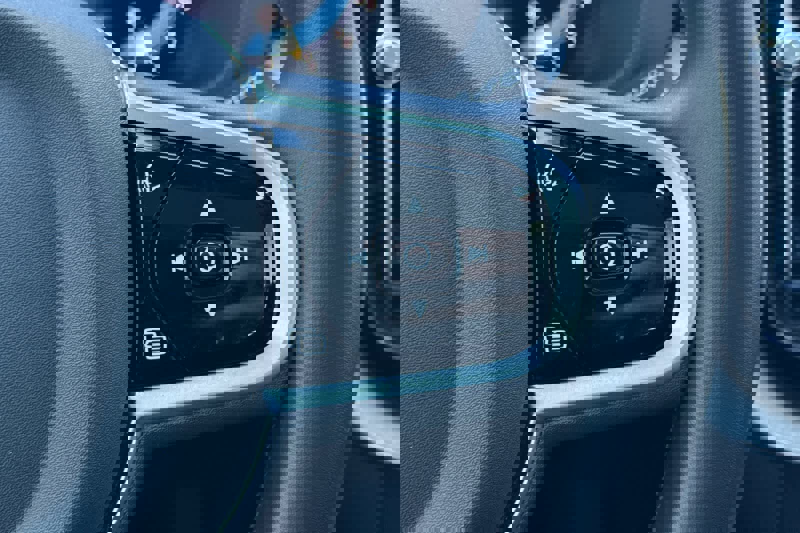 Used 2025 Volvo XC60 B5 Plus image 27