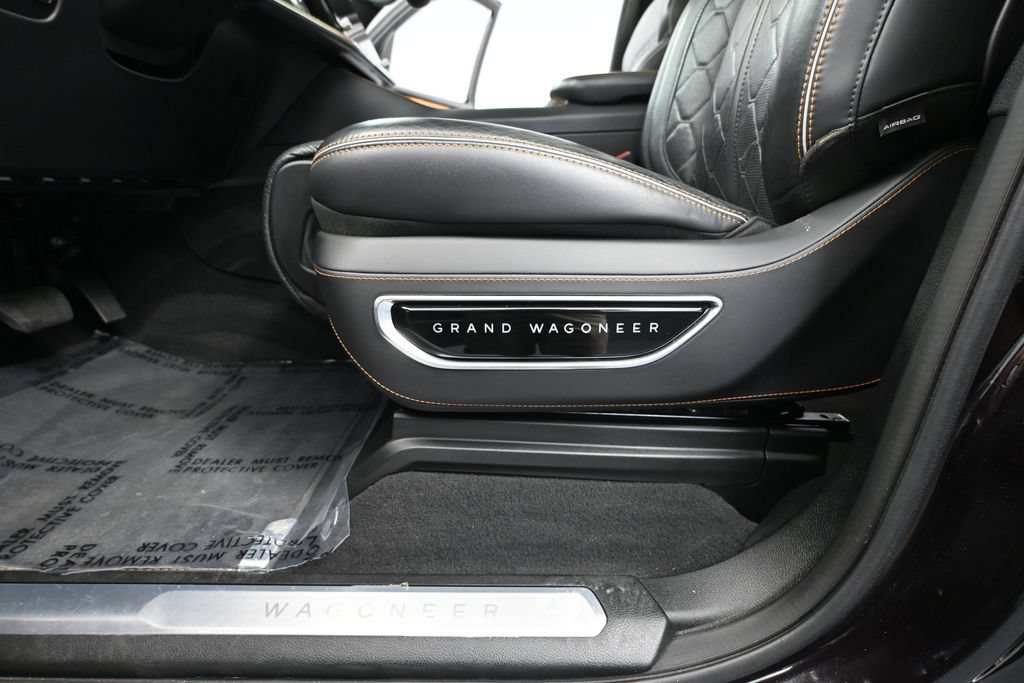 Used 2023 Jeep Grand Wagoneer Series III AWD/4WD image 17
