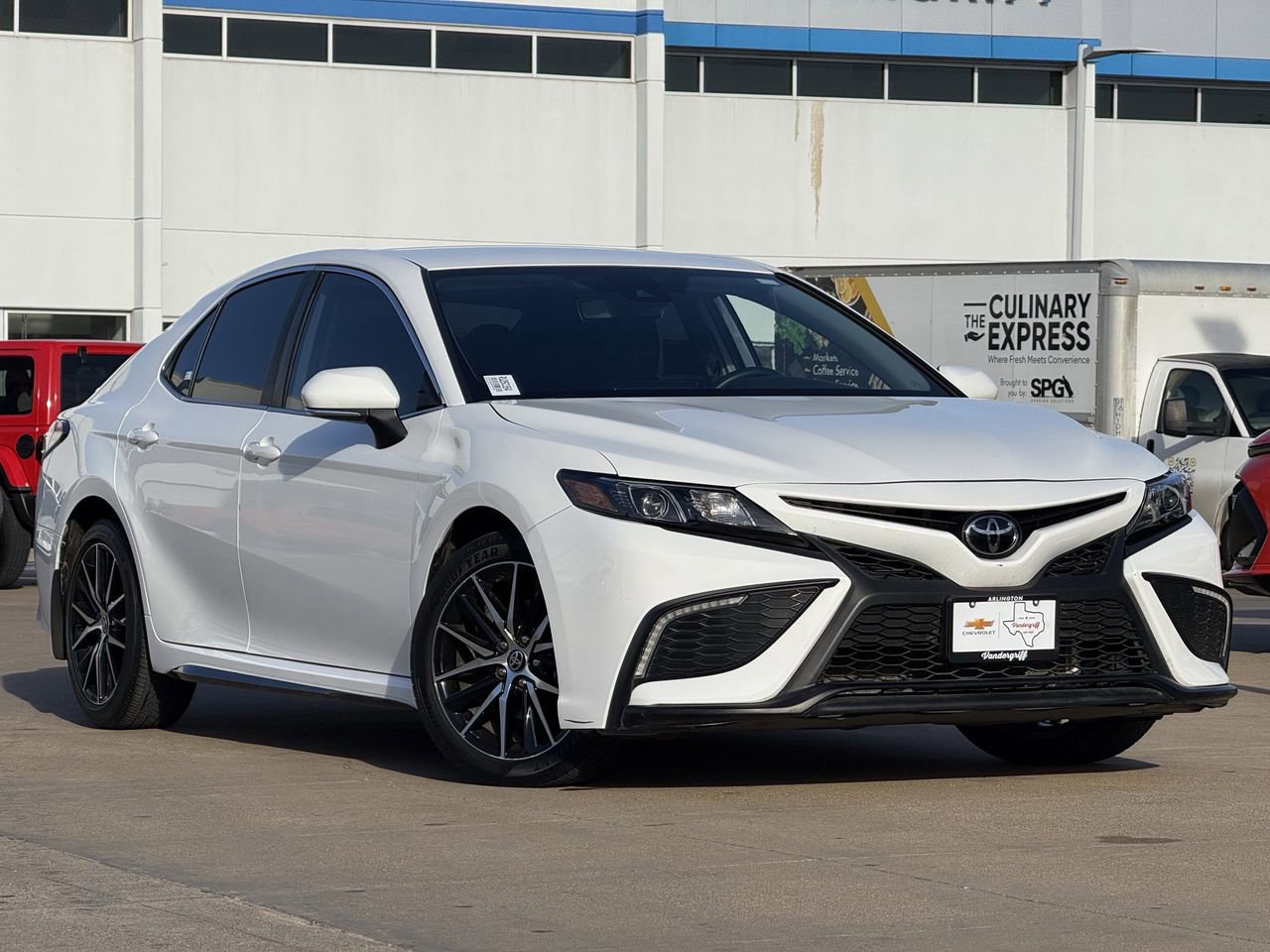 Used 2024 Toyota Camry SE image 2