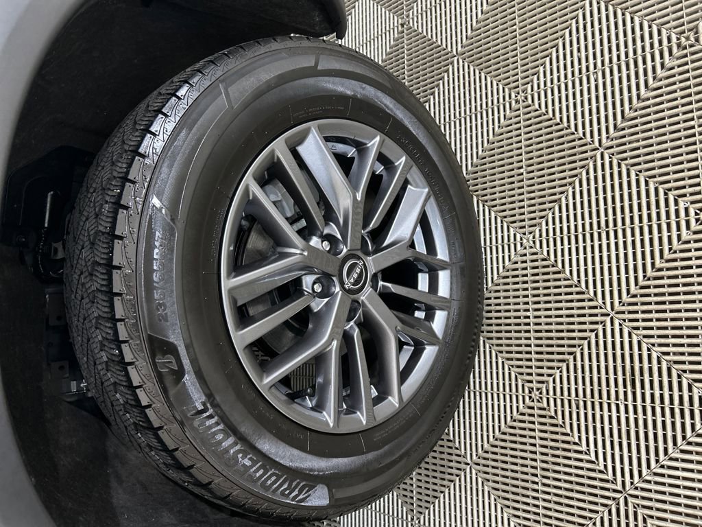 Used 2023 Nissan Rogue S image 10