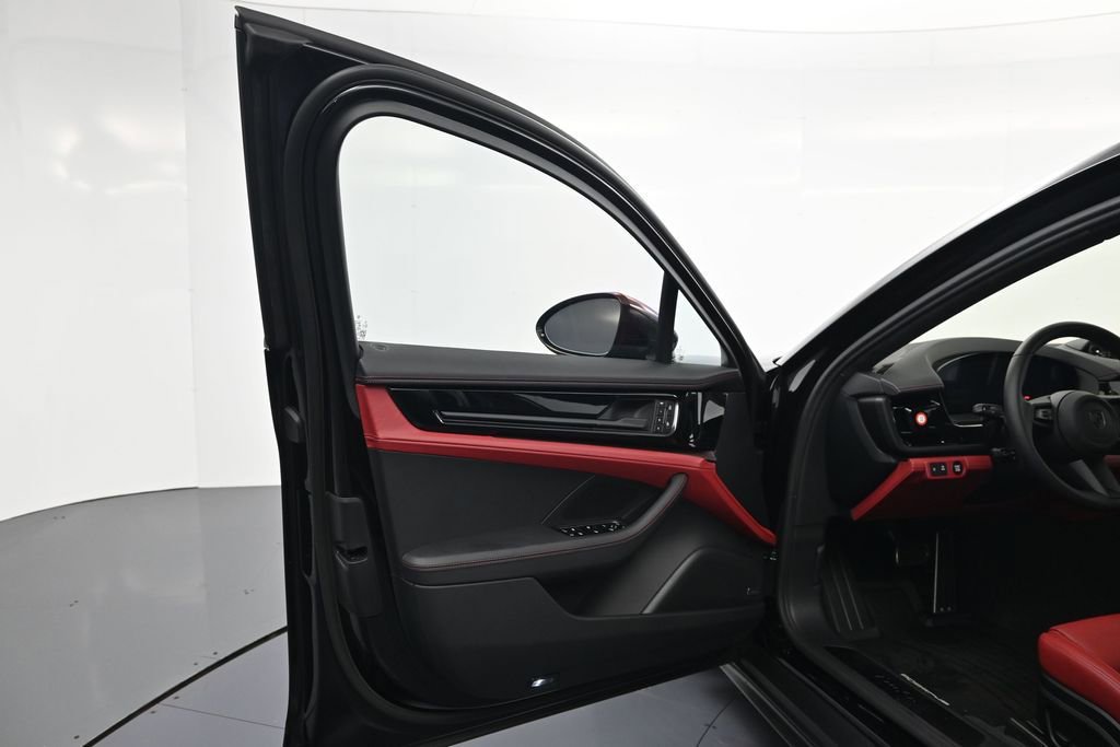Certified 2025 Porsche Panamera Turbo AWD/4WD image 16