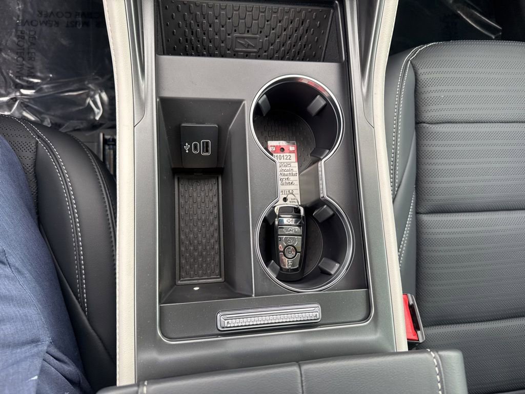 New 2025 Lincoln Nautilus Reserve image 18