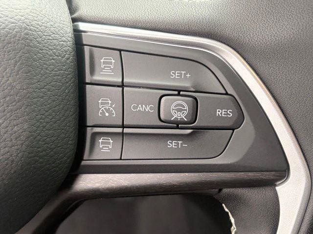 New 2026 Jeep Grand Cherokee Altitude AWD/4WD image 18
