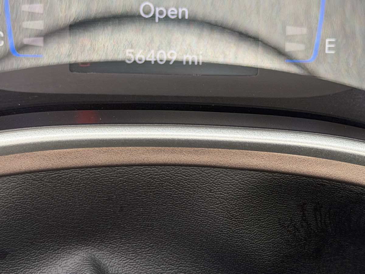 Used 2017 Chrysler Pacifica Touring-L w/ Tire & Wheel Group FWD image 24