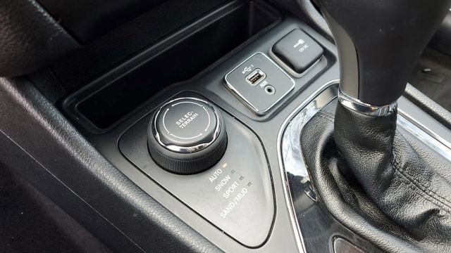 Certified 2020 Jeep Cherokee Limited w/ Trailer Tow Group image 20