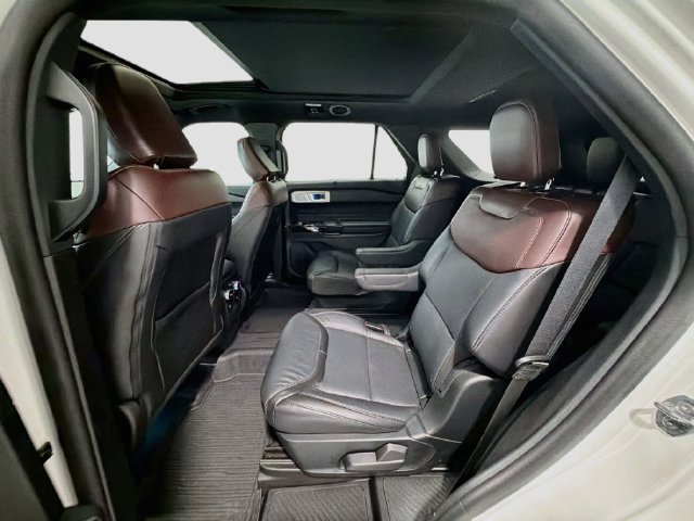 Used 2023 Ford Explorer Platinum w/ Technology Package AWD/4WD image 22