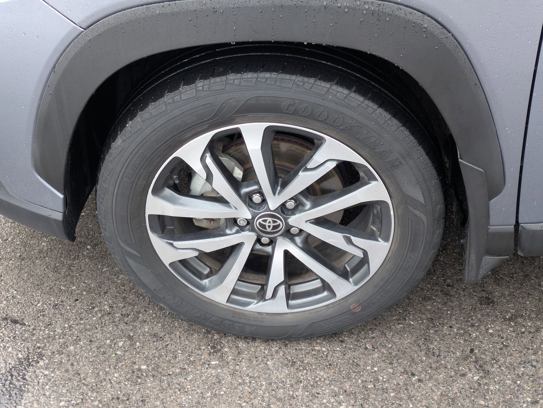 Used 2022 Toyota Corolla Cross XLE w/ Convenience Package AWD/4WD image 14