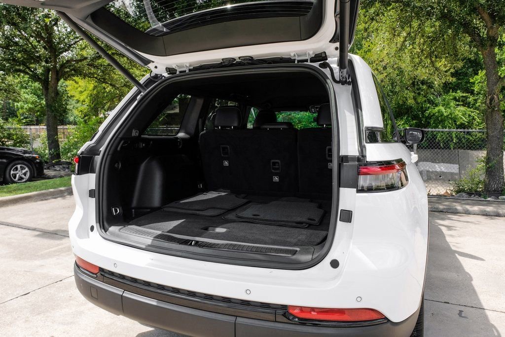 Used 2023 Jeep Grand Cherokee Altitude image 62