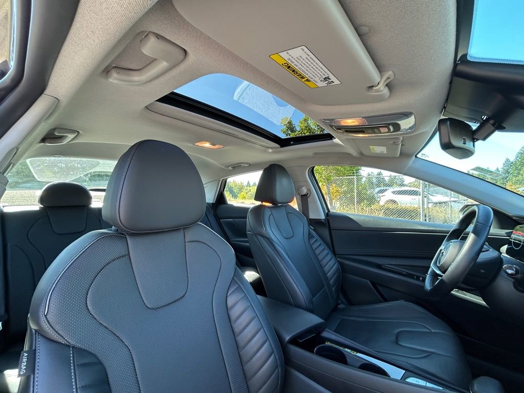 Used 2023 Hyundai Elantra Limited image 27