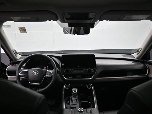 Certified 2026 Toyota Grand Highlander Platinum AWD/4WD image 31