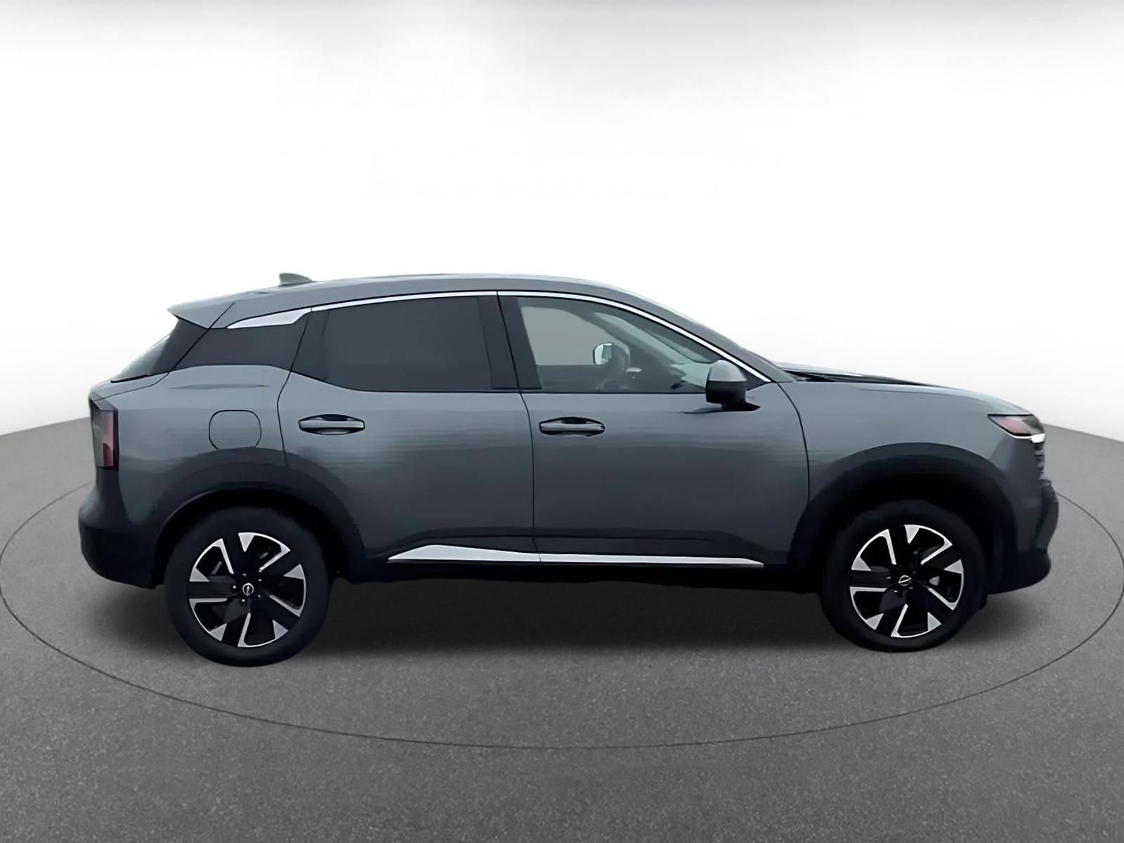Used 2025 Nissan Kicks SV AWD/4WD image 15