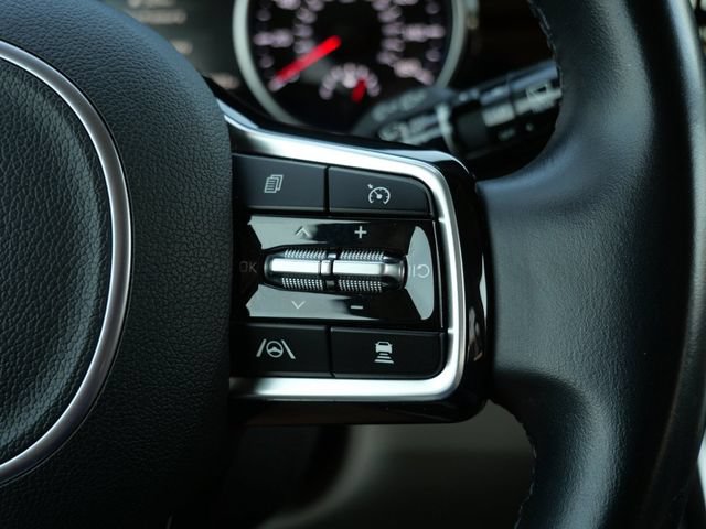 Used 2024 Kia Carnival EX FWD image 19