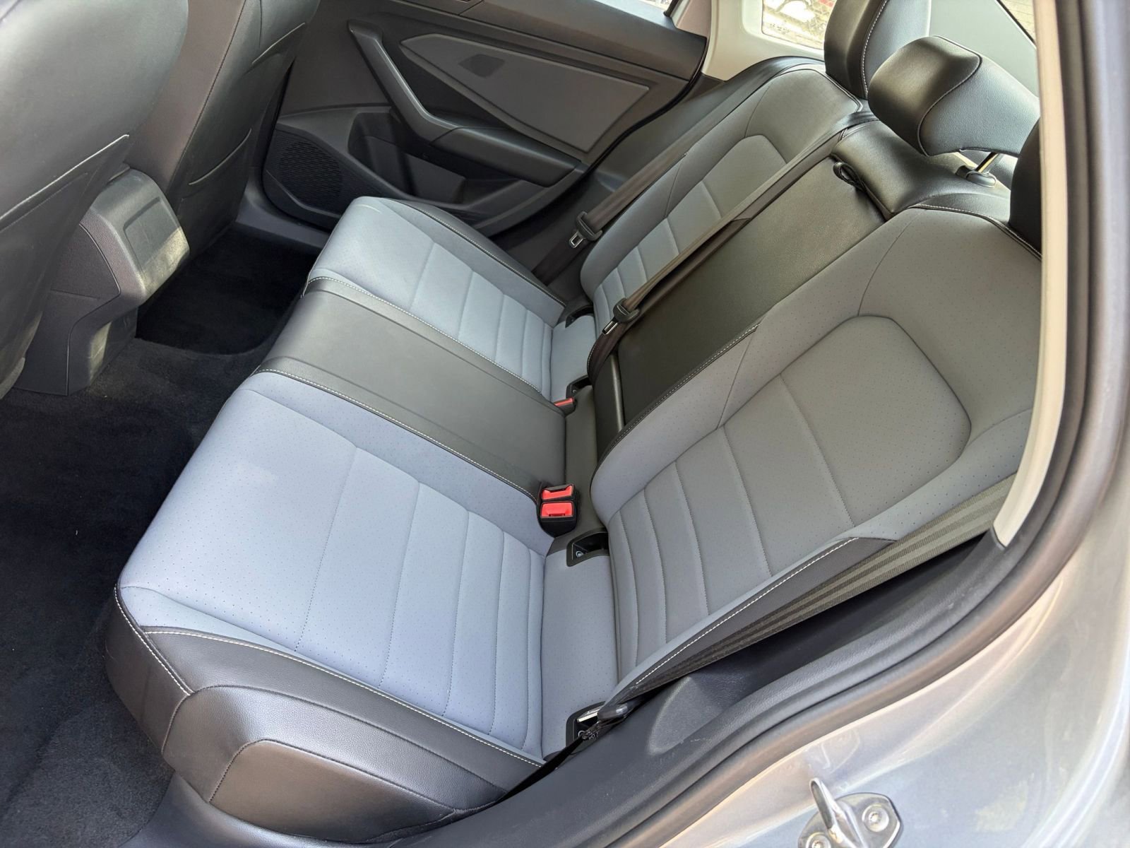 Used 2025 Volkswagen Jetta SE image 34