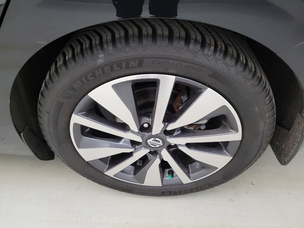 Used 2020 Nissan Sentra SV w/ SV Premium Package FWD image 31