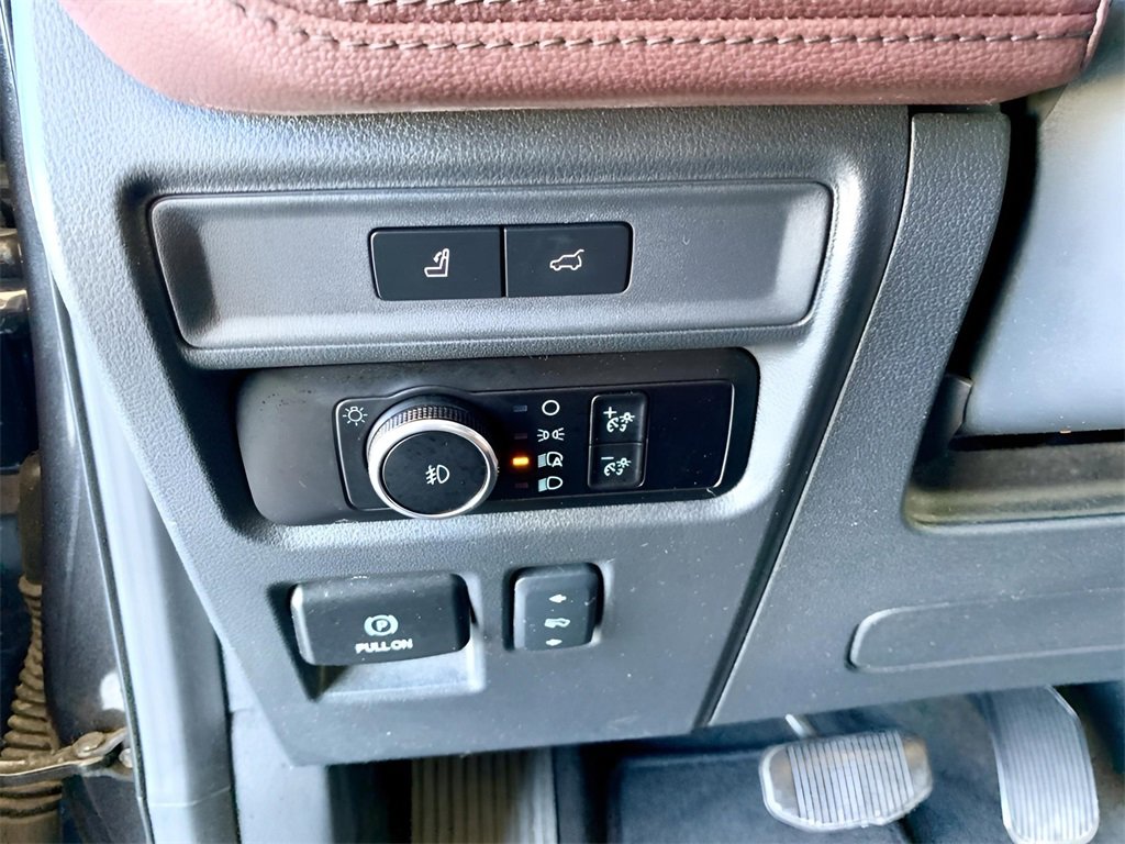 Used 2024 Ford Expedition Limited image 31