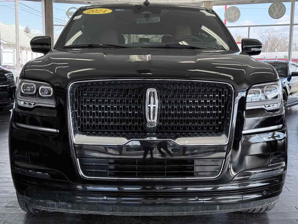 Used 2024 Lincoln Navigator Reserve AWD/4WD image 4