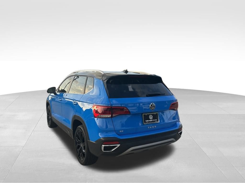 Used 2023 Volkswagen Taos SE w/ Panoramic Sunroof Package image 6