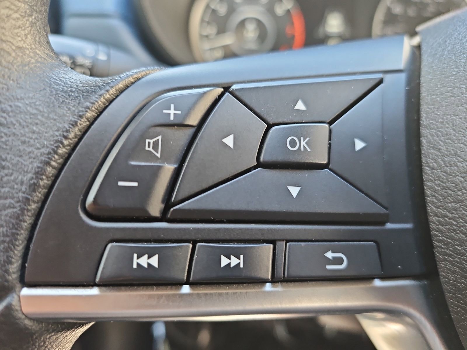 Used 2025 Nissan Versa SV FWD image 24