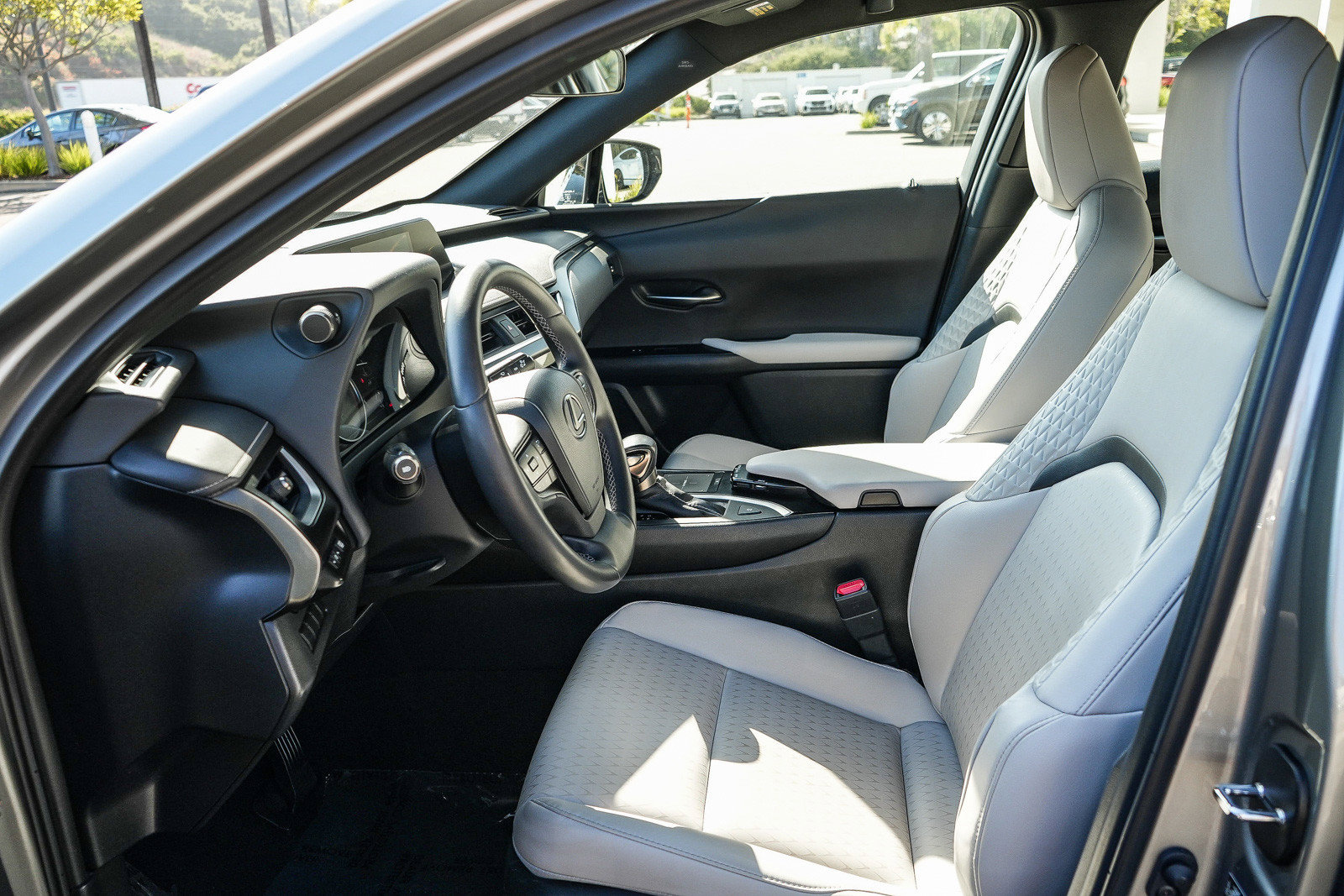 Used 2021 Lexus UX 200 w/ Accessory Package (Z2) FWD image 17