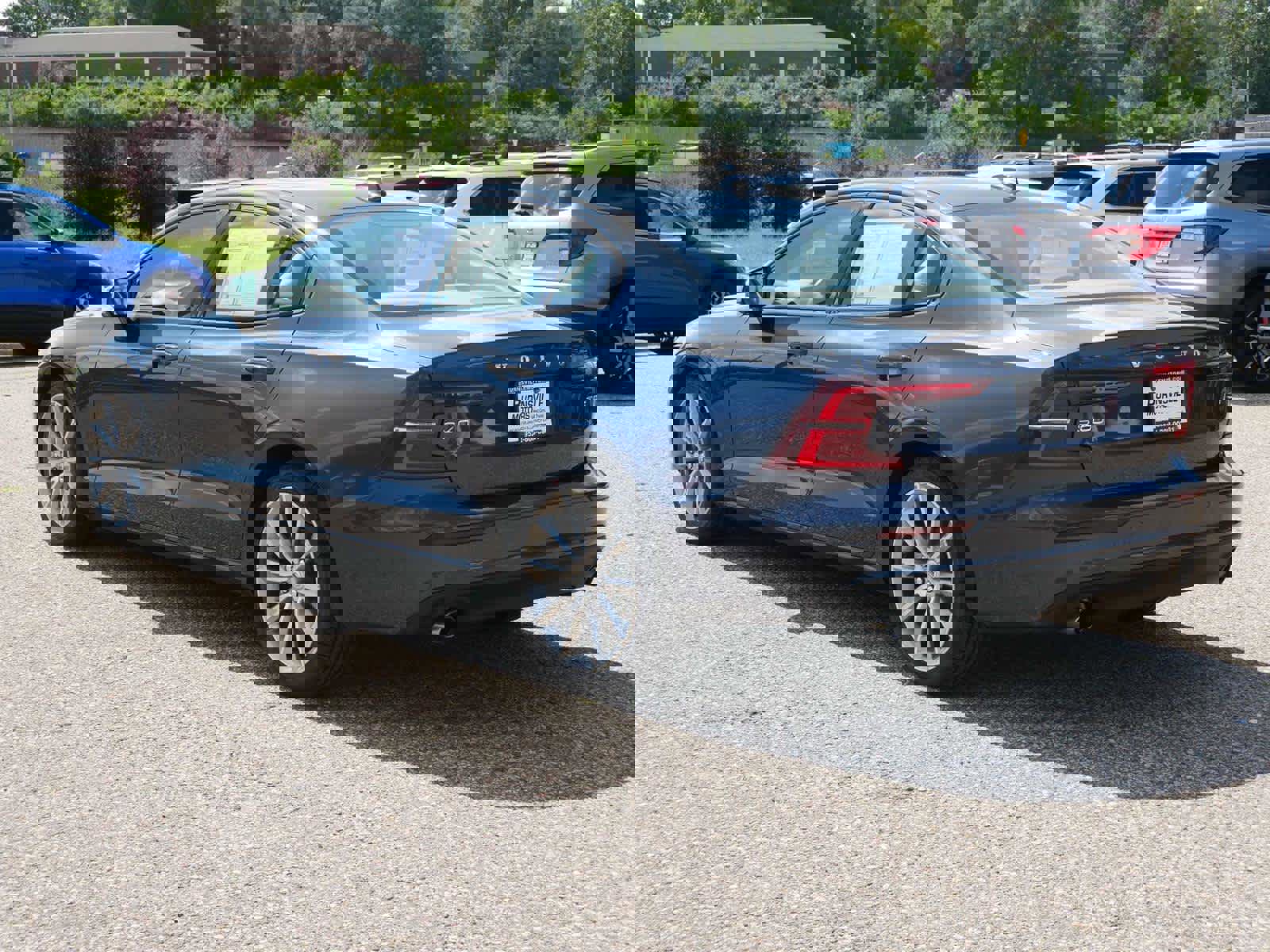 Used 2021 Volvo S60 T5 Momentum image 5