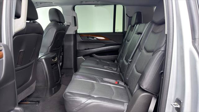 Used 2018 Cadillac Escalade ESV Luxury RWD image 16