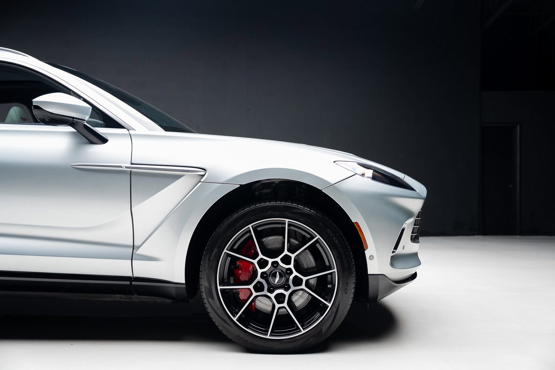 Used 2022 Aston Martin DBX image 37