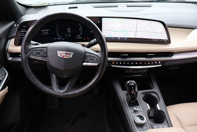 Used 2024 Cadillac XT4 Luxury w/ Cold Weather Package FWD image 17