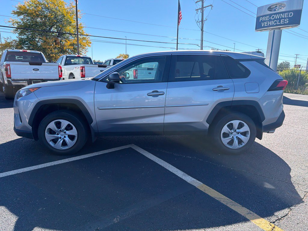 Used 2022 Toyota RAV4 LE AWD/4WD image 8