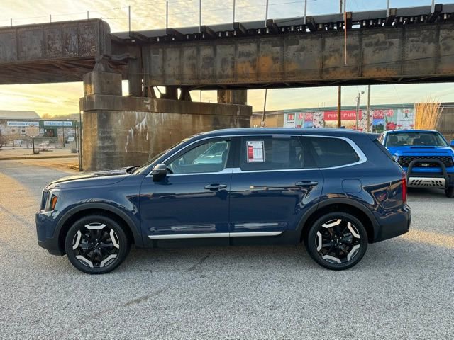 Used 2023 Kia Telluride S w/ S Sunroof Package AWD/4WD image 2