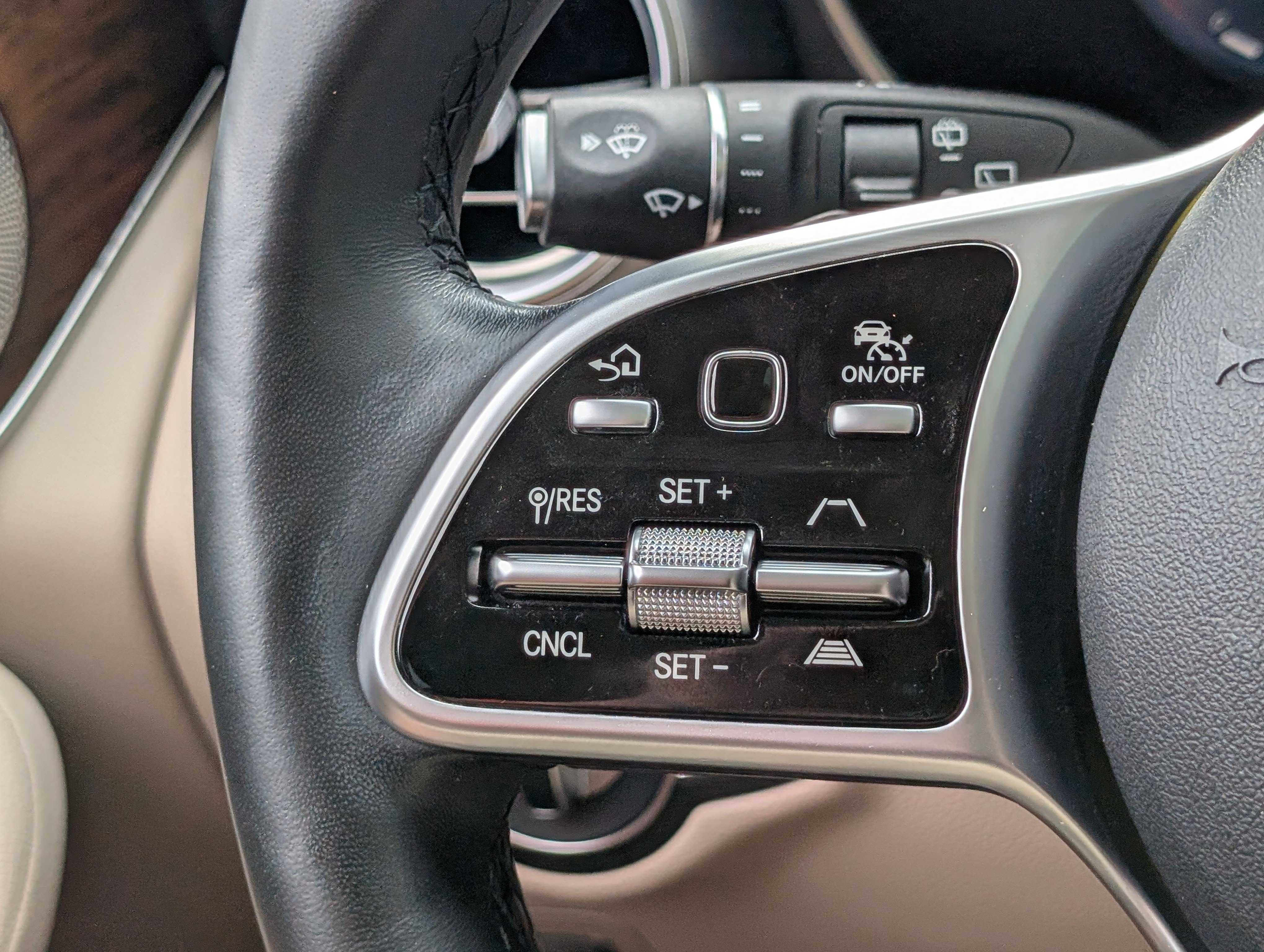 Used 2021 Mercedes-Benz GLC 300 4MATIC image 25