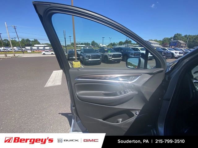 Used 2023 Buick Enclave Avenir w/ Avenir Technology Package AWD/4WD image 26