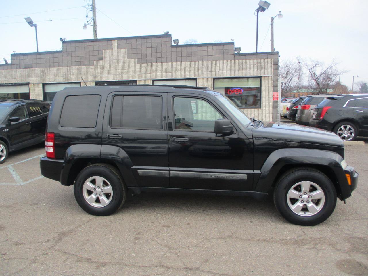 Used 2010 Jeep Liberty Sport w/ Popular Equipment Group AWD/4WD image 2