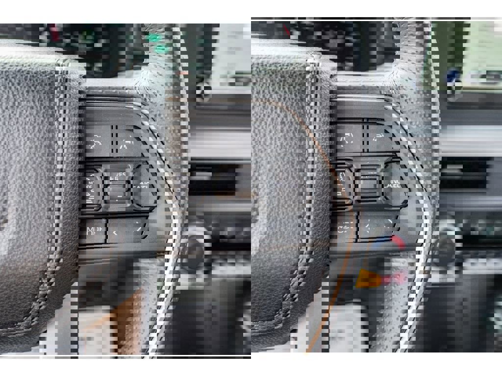 Used 2025 Toyota 4Runner TRD Off-Road image 13