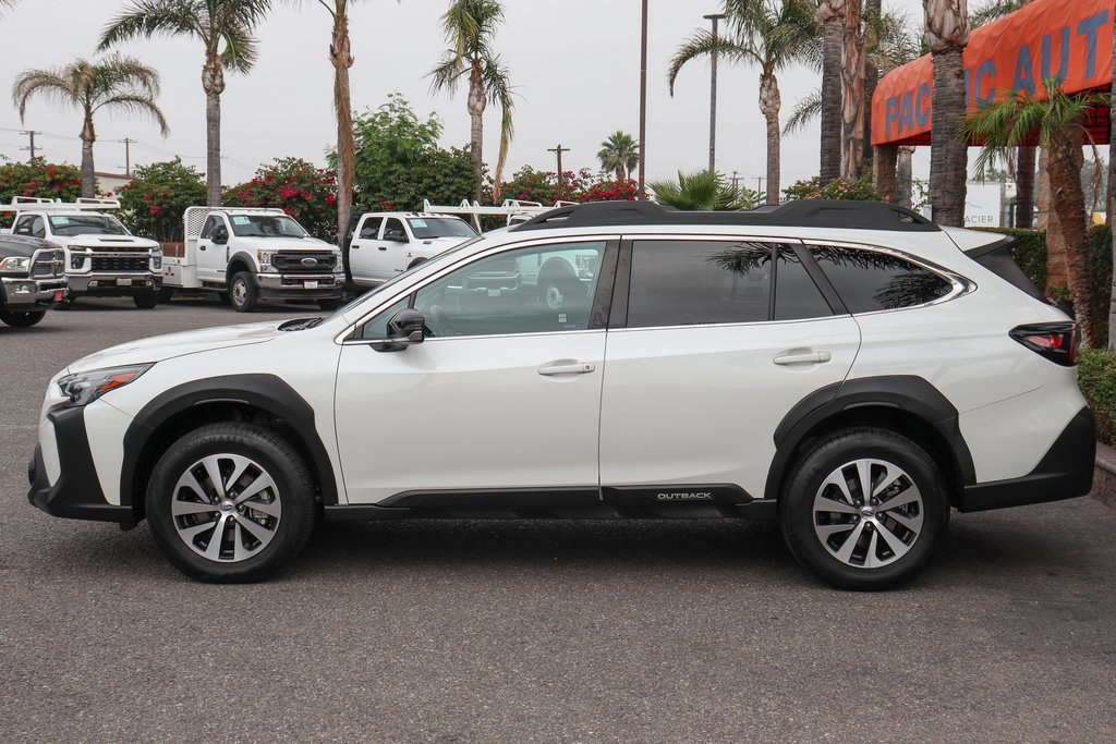 Used 2023 Subaru Outback Premium image 5